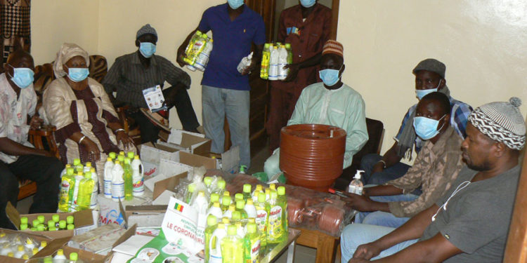 Appui à la lutte contre le Covid-19 à Tamba : Le Ministre Dame Diop soutient les artisans de la chambre de métiers.