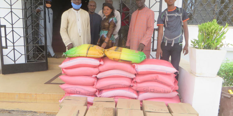 Covid-19 à Tamba: L’ambassadeur Itinérant, Fodé Sylla a remis au CRGE une aide en denrées alimentaires