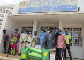 Lutte contre le Covid-19 à Tamba : Free Label s’implique dans l’élan de solidarité, des produits et denrées alimentaires remis à la Mairie.
