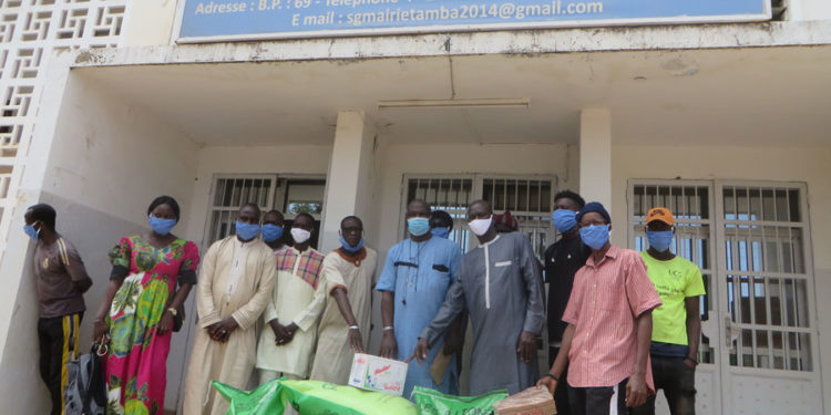 Lutte contre le Covid-19 à Tamba : Free Label s’implique dans l’élan de solidarité, des produits et denrées alimentaires remis à la Mairie.
