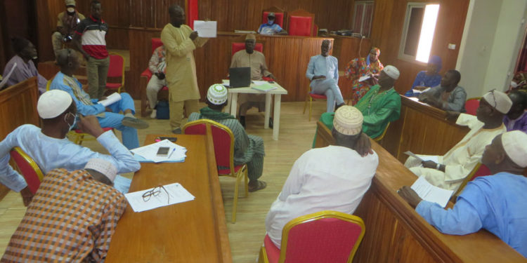 Distribution de l’aide alimentaire à Tamba : Le Député Maire Mame Balla Lô donne des orientations claires aux Délégués de quartiers.