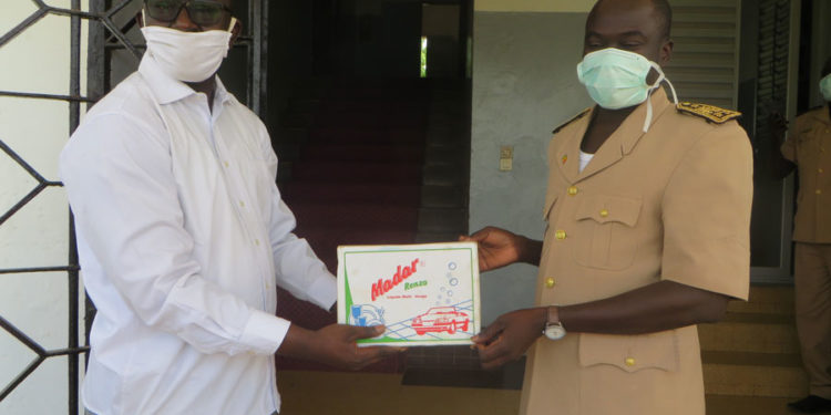 Lutte contre le Covid-19 à Tamba : Le ministère du développement communautaire…, octroie un lot de produits et matériels d’hygiène au CRGE.