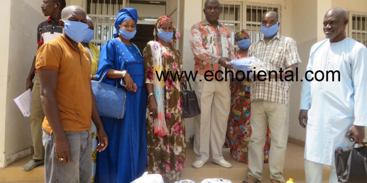 Lutte contre le Covid-19 : Les 2.000 masques du CRGE remis aux commerçants des marchés de la ville de Tamba