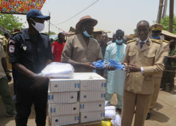 Tambacounda : Le CRGE remet 2000 masques au Député Maire de la commune de Tamba