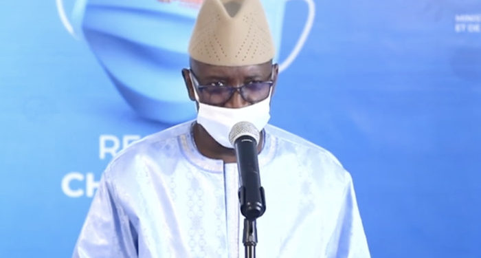 Aly Ngouye Ndiaye annonce l’assouplissement du couvre-feu de 23h à 5h du matin.