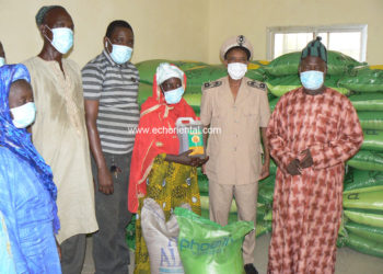 Distribution de l’aide alimentaire à Maka Kolibantan: Le Maire Khoureichi Thiam répond à l’appel du chef de l’Etat et accompagne les populations.