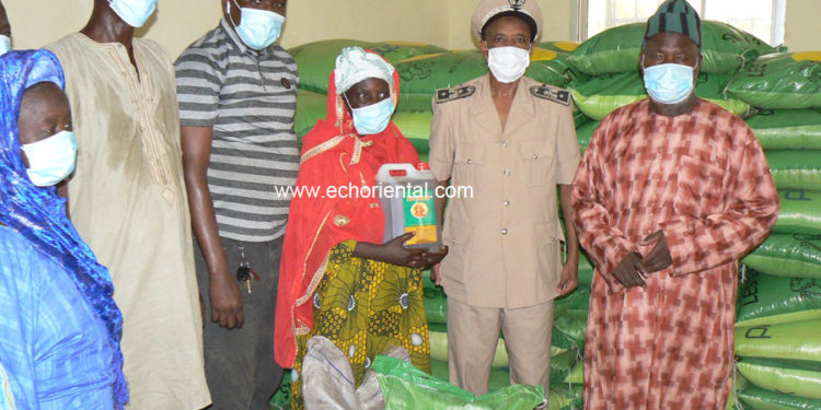 Distribution de l’aide alimentaire à Maka Kolibantan: Le Maire Khoureichi Thiam répond à l’appel du chef de l’Etat et accompagne les populations.
