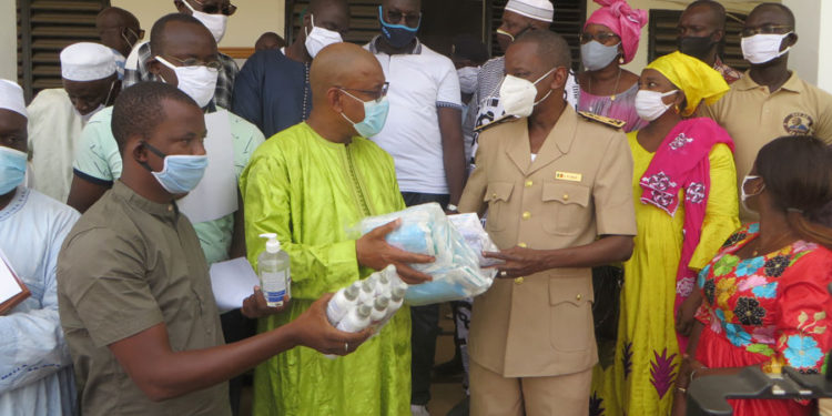 Lutte contre la Covid-19 à Tamba : Le Ministre Sidiki Kaba et ADESOR arrosent la région de masques et de produits de prévention.