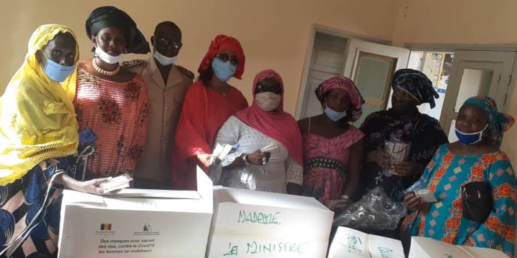 Lutte contre Covid-19 : Les femmes de Koumpentoum en ordre de bataille, plus de 3 mille masques collectés pour « sauver des vies ».