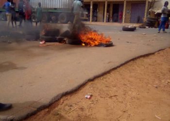 Urgent : ça chauffe à Koumpentoum, pénurie d’eau, les populations manifestent violemment, ce lundi.