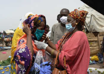 Lutte contre Covid-19  à Tamba : Les  femmes distribuent à grande échelle des masques « pour sauver des vies ».
