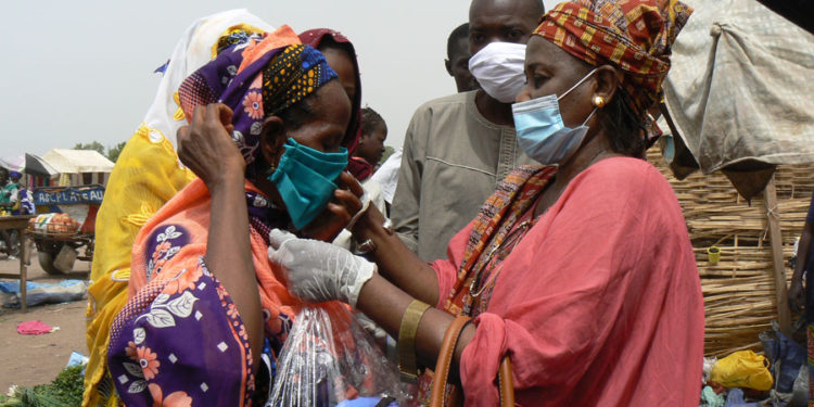 Lutte contre Covid-19  à Tamba : Les  femmes distribuent à grande échelle des masques « pour sauver des vies ».