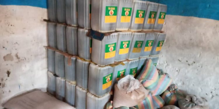 Tabaski 2020 : Le Maire de Niani Toucouleur au chevet des populations, plus de mille kits alimentaires distribués.