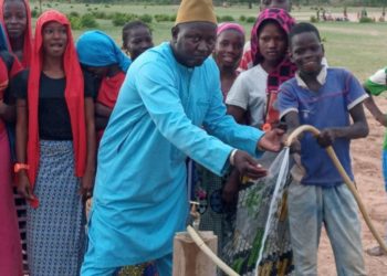 Reprise des cours à Kahéne : Le Maire dote l’école de Kanouma de point d’eau fonctionnel