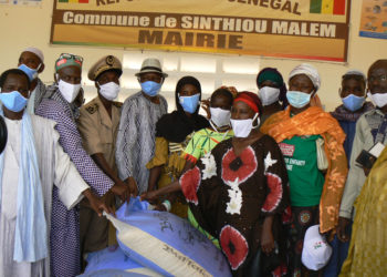 Sinthiou Maléme : Le Maire Mamadou Saliou Bâ appuie l’école des sourds muets en denrées de première nécessité.