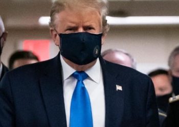 Covid-19 : Donald Trump porte un masque en public pour la première fois
