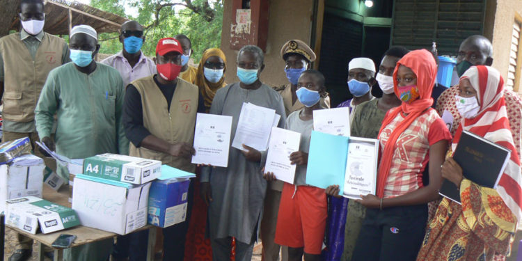 Tambacounda : Appuyée par Actionaid et ses partenaires F.Yakaar Niani Woulli et Aprovag, l’IEF distribue plus de 14 mille fascicules de CM2 et 3e.