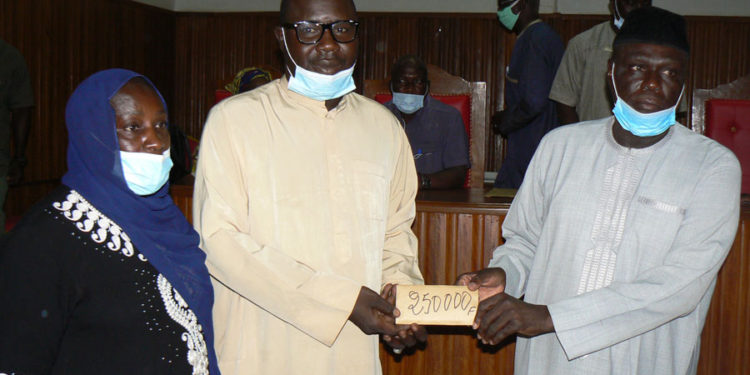 Tamba : Le Député Maire Mame Balla Lô remet 4.750.000 aux Cdq en appui institutionnel  pour des équipements