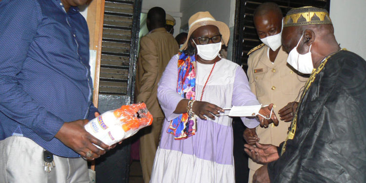 Tambacounda : Le ministre des mines et de la géologie remet don de matériel et de vivres aux orpailleurs