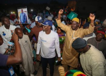 Tamba: Mamadou Kassé DG de la SICAP aux populations de cité charbon et Gourel Barry, « ne faites pas confiance aux autres… »