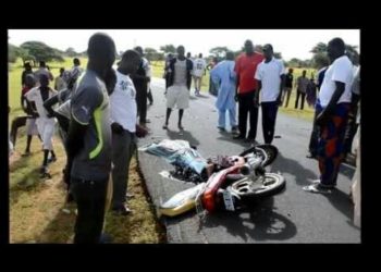 Grave accident(…): Un enseignant à bord d&rsquo;une moto Jakarta heurte violemment un cheval et décède sur le coup.