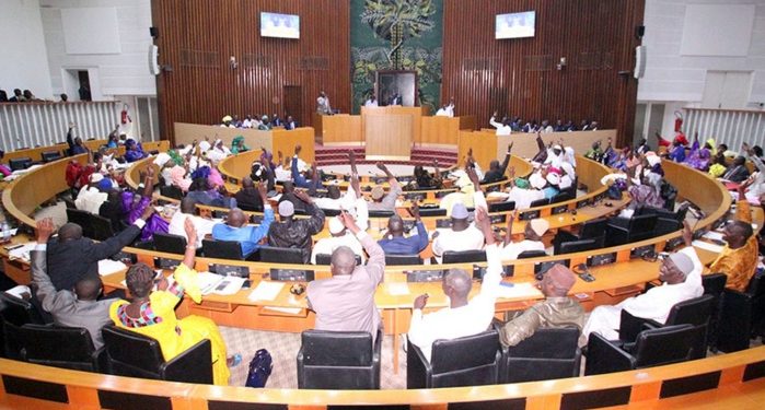 Assemblée nationale: La loi relative à l&rsquo;état d&rsquo;urgence et l&rsquo;état de siège adoptée par la majorité des parlementaires.
