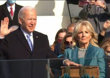 Joe Biden prête serment et devient le 46e président des États-Unis