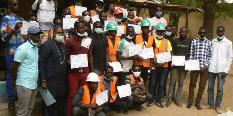 Tambacounda : Les jeunes du Crj reçoivent leurs attestions de fin de formation en conduite d’engins lourds.