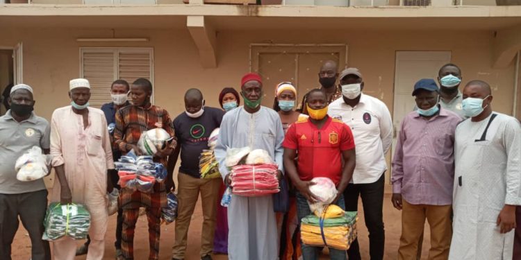 Tamba: Seydou Sané président du Casa Sport offre des équipements  sportifs aux clubs de la région et invite les acteurs du football à  l&rsquo;unité.