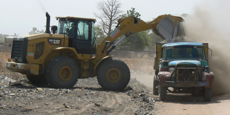 Tamba : « Le mouvement des jeunes pour le développement de Sinthiou Maléme », débarrasse cette localité de ses ordures