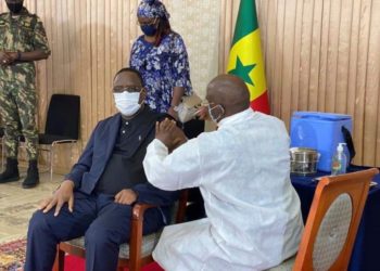 Riposte contre Covid-19 : Le Président de la République Macky sall s’est fait vacciner