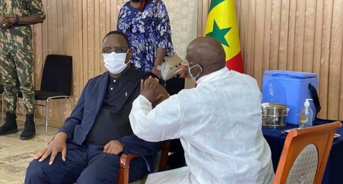 Riposte contre Covid-19 : Le Président de la République Macky sall s’est fait vacciner