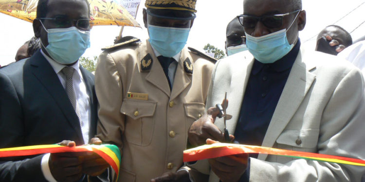 Tamba : Le ministre Sidiki Kaba, Président ADESOR et le DG de la SONATEL, remettent les clés du poste de santé réhabilité de Dépôt