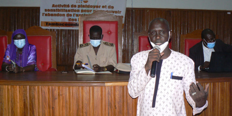 Tamba: l’Ong Tostan sensibilise les communautés sur l’abandon de l’excision et du mariage des enfants.