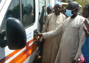 Sinthiou Maléme : Le Maire Mamadou Saliou Bâ offre une ambulance au poste de Santé de la localité