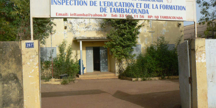 Baisse de tension de l’électricité à Dialacoto: Les populations dans la rue, dénoncent/ « ERA nous arnaque… »