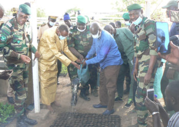 Vidéo : Visite du Ministre de l’environnement et de celui de l’urbanisme à la pépinière des Eaux et Forêts de Tamba