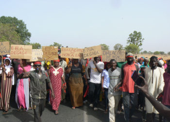 Baisse de tension de l’électricité à Dialacoto: Les populations dans la rue, dénoncent/ « ERA nous arnaque… »