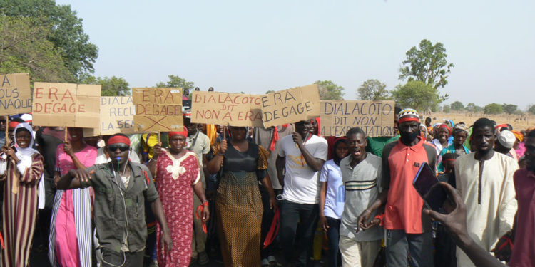 Baisse de tension de l’électricité à Dialacoto: Les populations dans la rue, dénoncent/ « ERA nous arnaque… »
