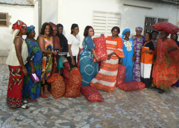 Tabaski 2021 à Tamba: Madame Déo Cissé, responsable politique APR, distribue des denrées alimentaires à ses comités et groupements de femmes.