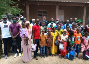 Tamba : Les meilleurs  élèves de Gourel Diadié 1, récompensés par les anciens/Le parrain Mamadou Diallo, SG Mairie, donne le sourie aux mômes