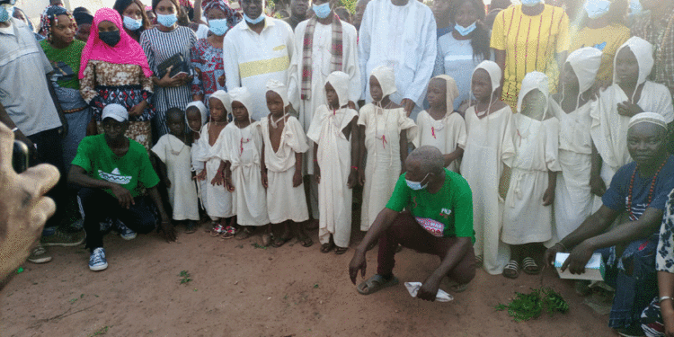 Circoncision à Tamba : Me Sidiki Kaba octroie une enveloppe de 500 mille francs  à « mandinkadou kaffo »