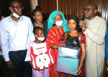 Tamba : La COJER communale distribue 150 kits scolaires/Me Sidiki Kaba (MFA) exhorte les jeunes à s&rsquo;engager pour la scolarisation et le maintien des filles à l’école.