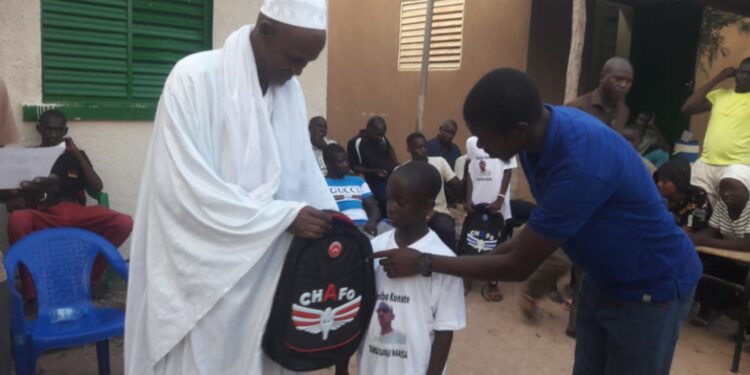 Tambacounda: La fondation Modibo Konaté offre des fournitures scolaires aux élèves de 4 écoles.