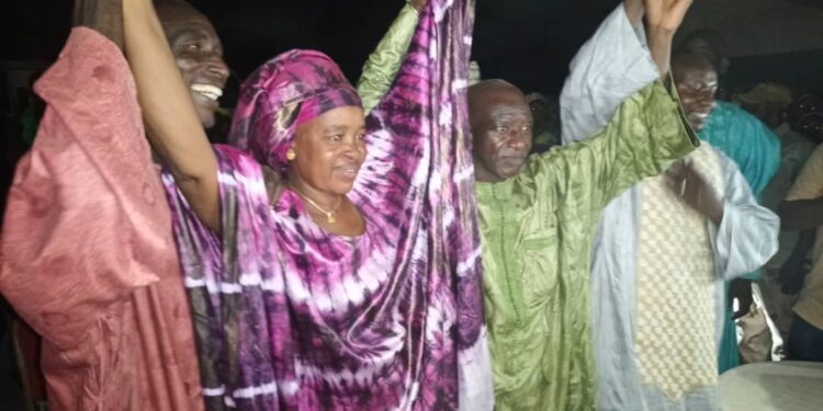 Locales 2022: Mairie de Néttéboulou/ Madame Adja Diénéba Diallo dite Bomél investie par la coordination communale de l’APR et des alliés