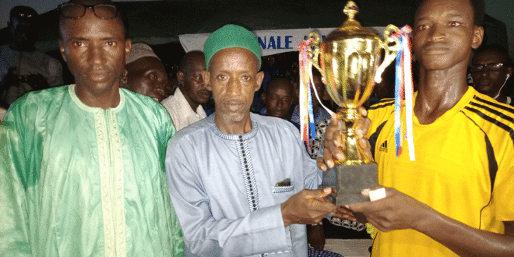 Finale tournoi de football Inter-villageois de Ndémou Gayo : L’Asc Deggo remporte le trophée du parrain Oumar Déme, le Maire