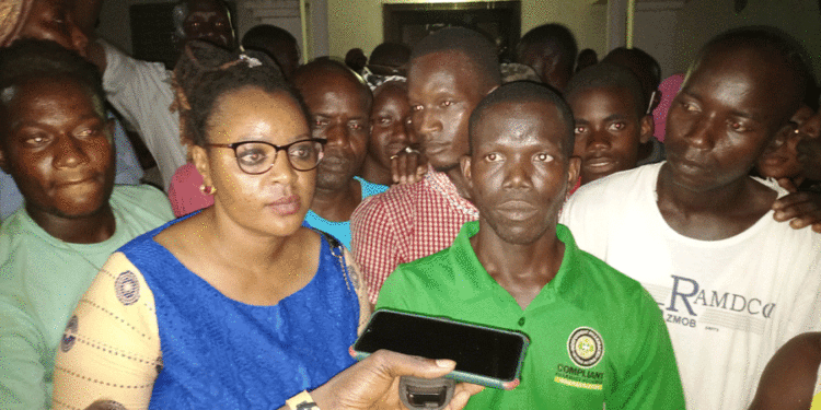 Locales 2022 à Tamba : Des jeunes sidikistes déchirent le communiqué de Me Kaba qui a renoncé à sa candidature/ « Nous lui interdisons de venir à Tamba »