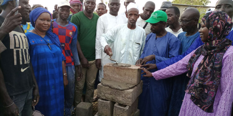 Ndoga Babacar : Le Maire Oumar Déme pose la 1ère pierre de la maternité du poste de santé de Séoro