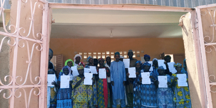 Tamba/Ndoga Babacar : Le Maire Oumar Déme pour la  Promotion féminine/25 GPF reçoivent leurs récépissés.