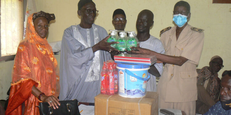 Missirah : Le Maire, Seyni Sylla remet un important lot de fournitures aux écoles/8 millions de francs dégagés